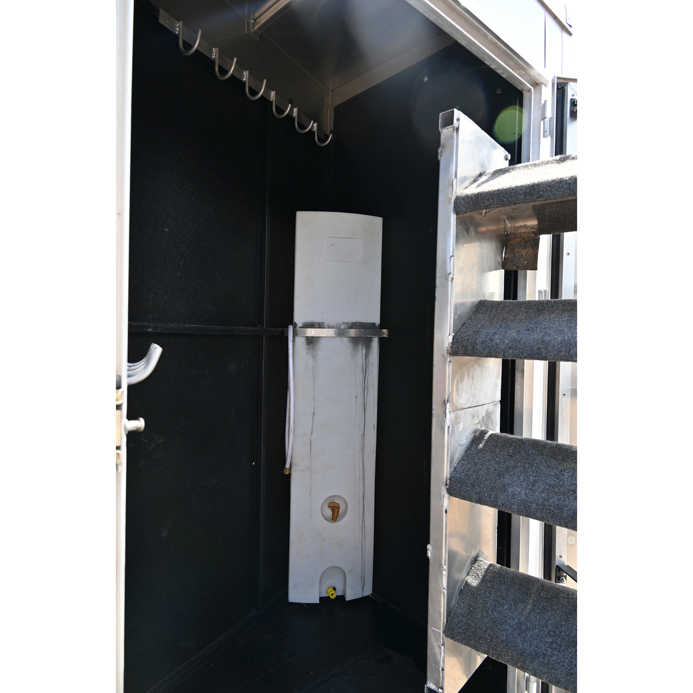 2015 Logan Coach 3 Horse Trailer with 16' LQ with Bunk Beds