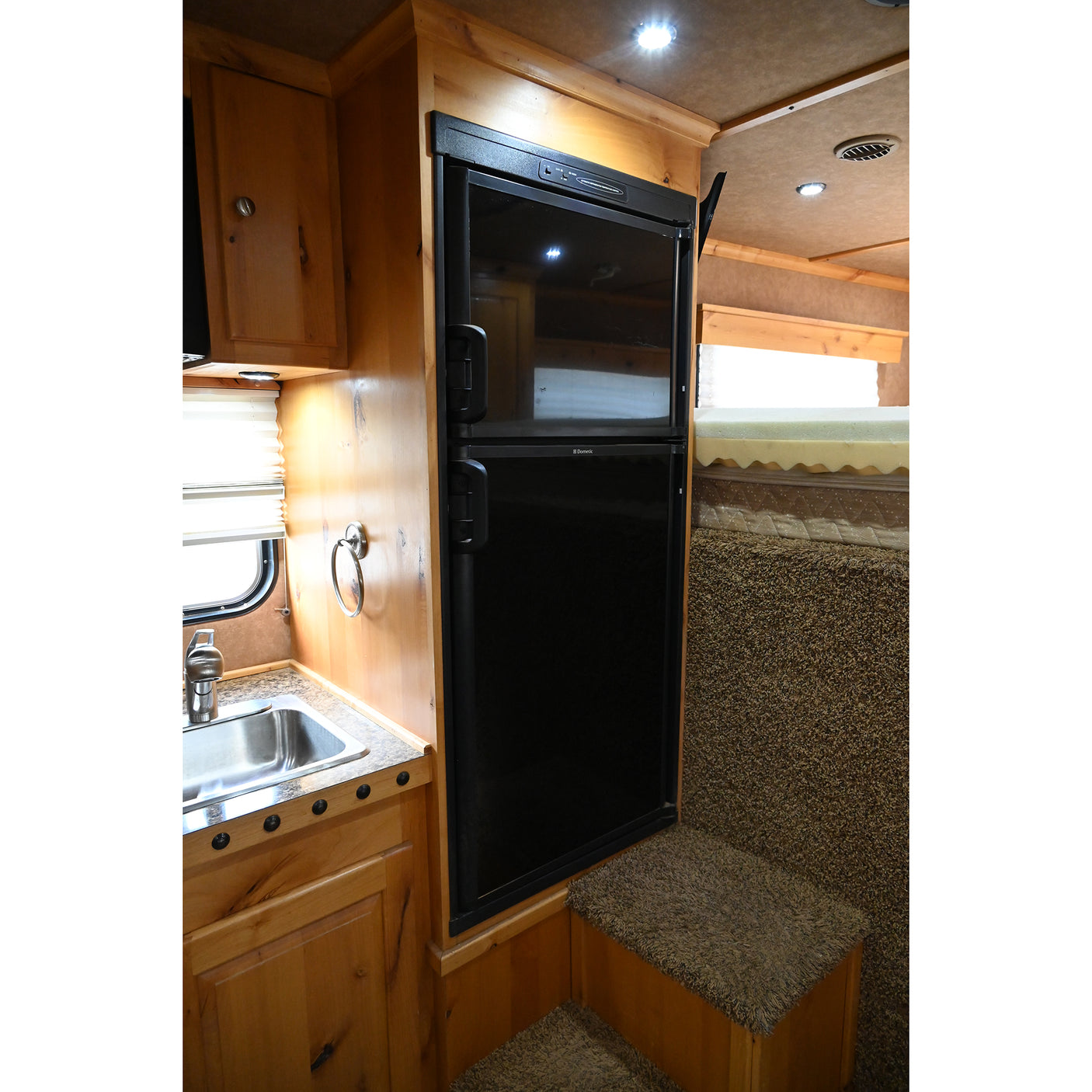 2015 Logan Coach 3 Horse Trailer with 16' LQ with Bunk Beds