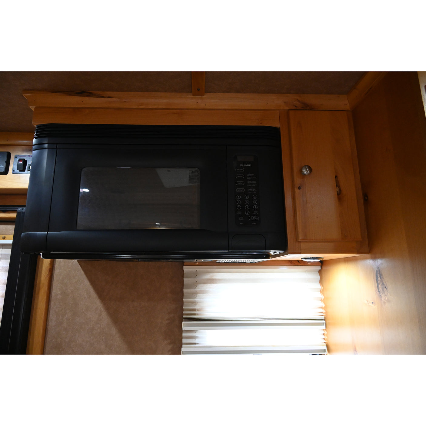 2015 Logan Coach 3 Horse Trailer with 16' LQ with Bunk Beds