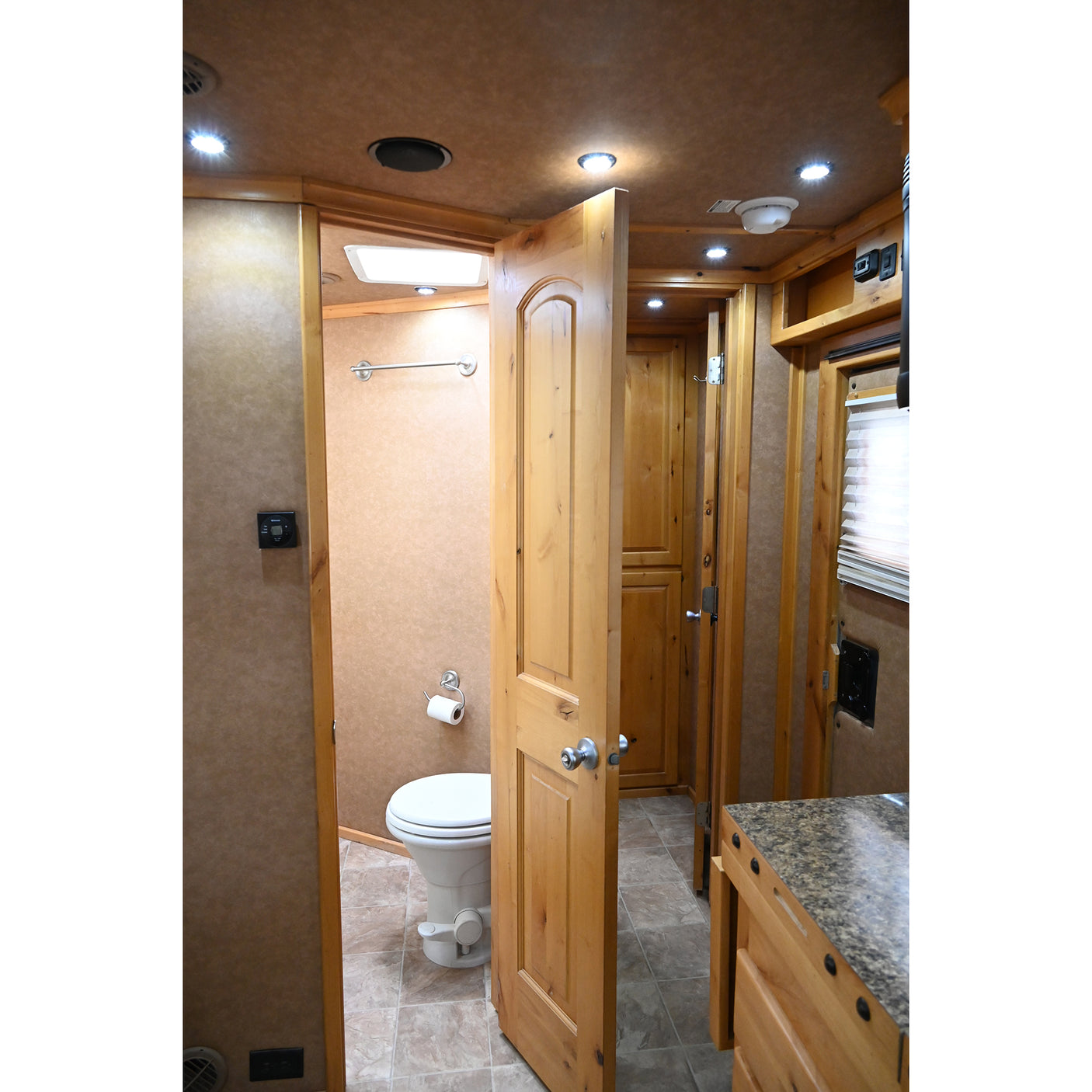 2015 Logan Coach 3 Horse Trailer with 16' LQ with Bunk Beds