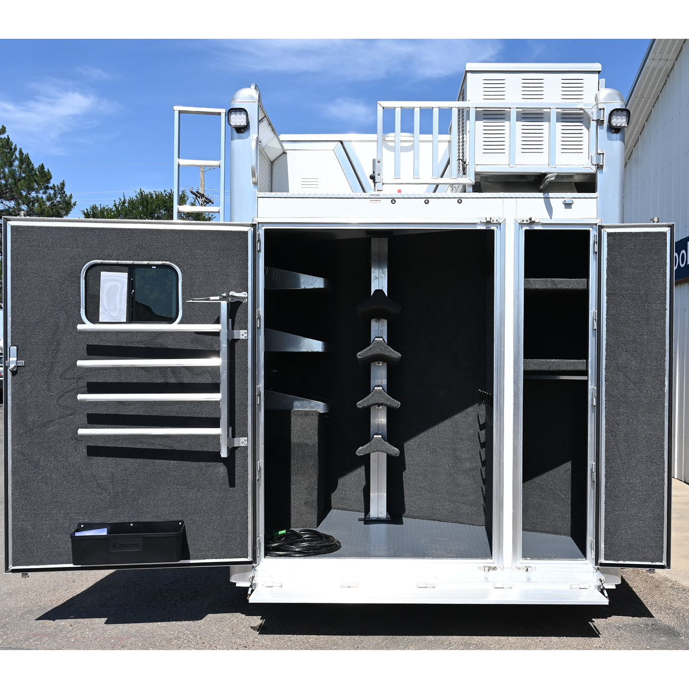 2026 Cimarron 3 Horse Trailer Side Load 15' Outlaw Living Quarter Air Ride