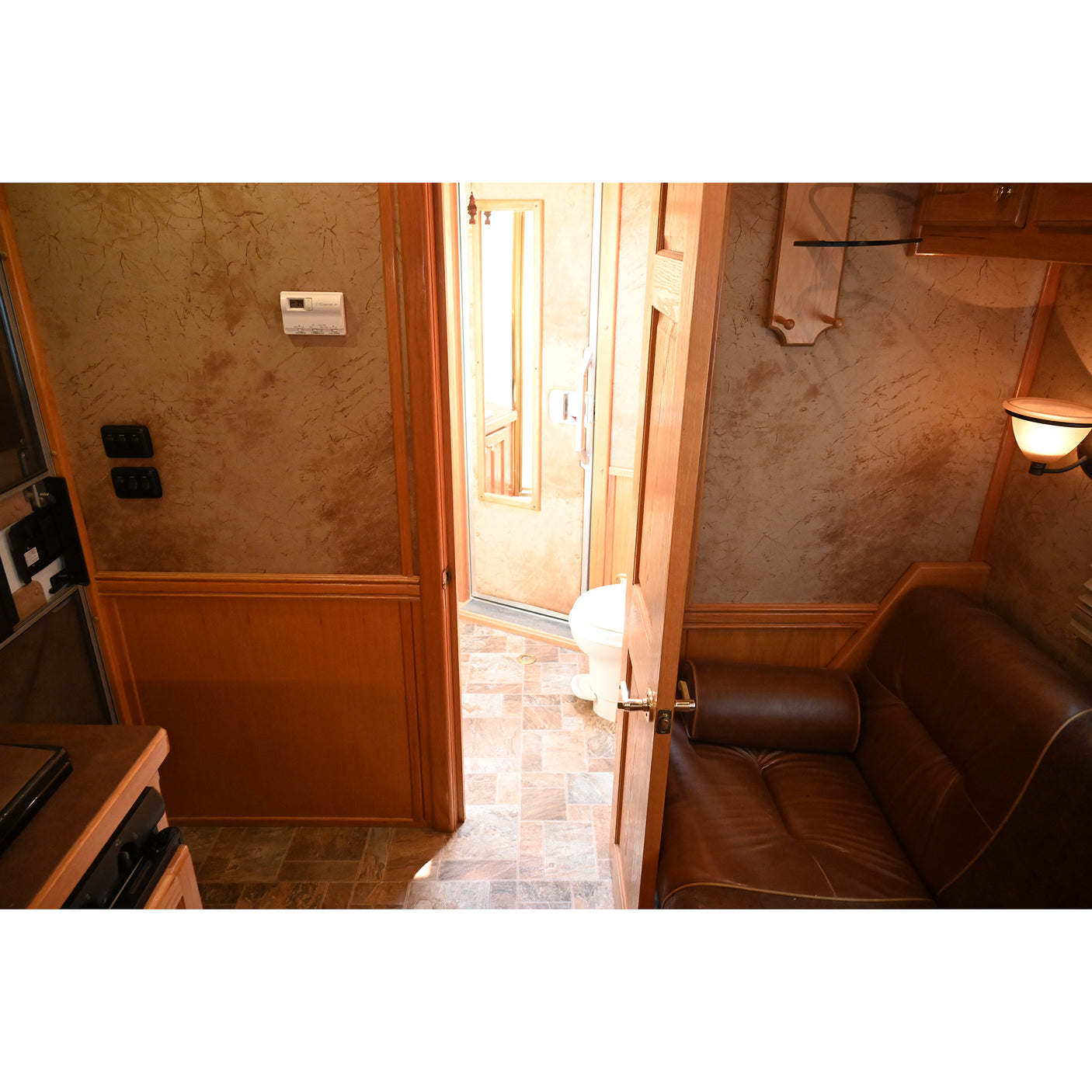 2006 Elite 3 Horse 9' Living Quarter Horse Trailer