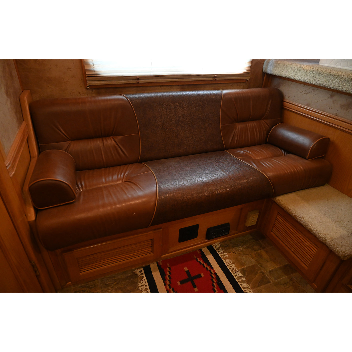 2006 Elite 3 Horse 9' Living Quarter Horse Trailer