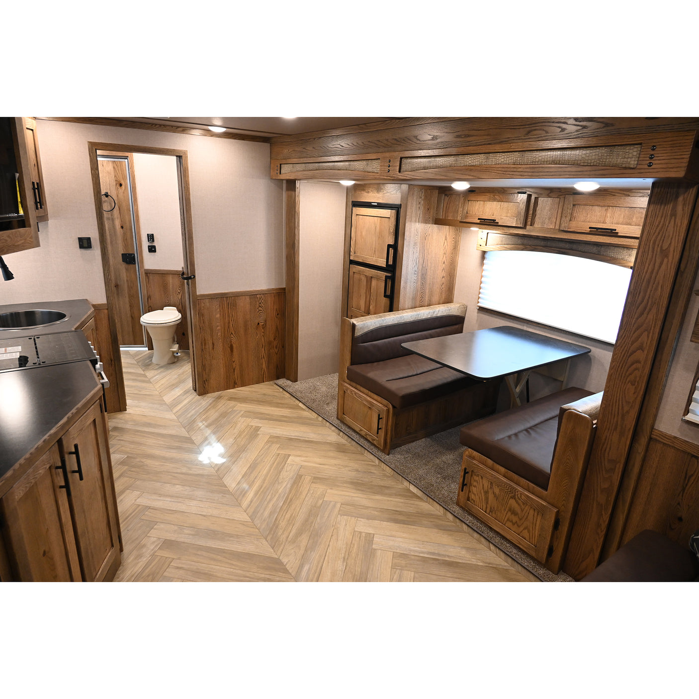 2027 Lakota Charger 4 Horse Trailer with 16' LQ, Side Load, Spread Axles, Super Rear Tack