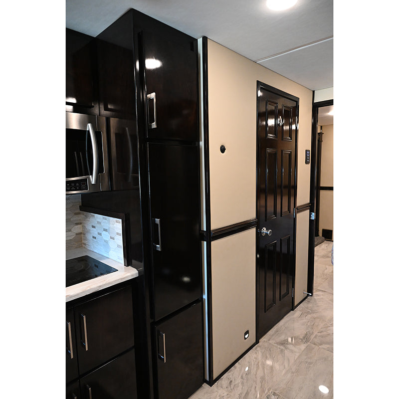 2019 Renegade XL 45' Coach Model X45QB on Freightliner Cascadia Chassis