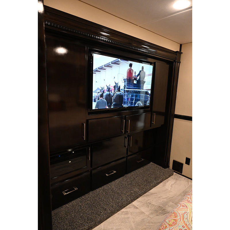 2019 Renegade XL 45' Coach Model X45QB on Freightliner Cascadia Chassis