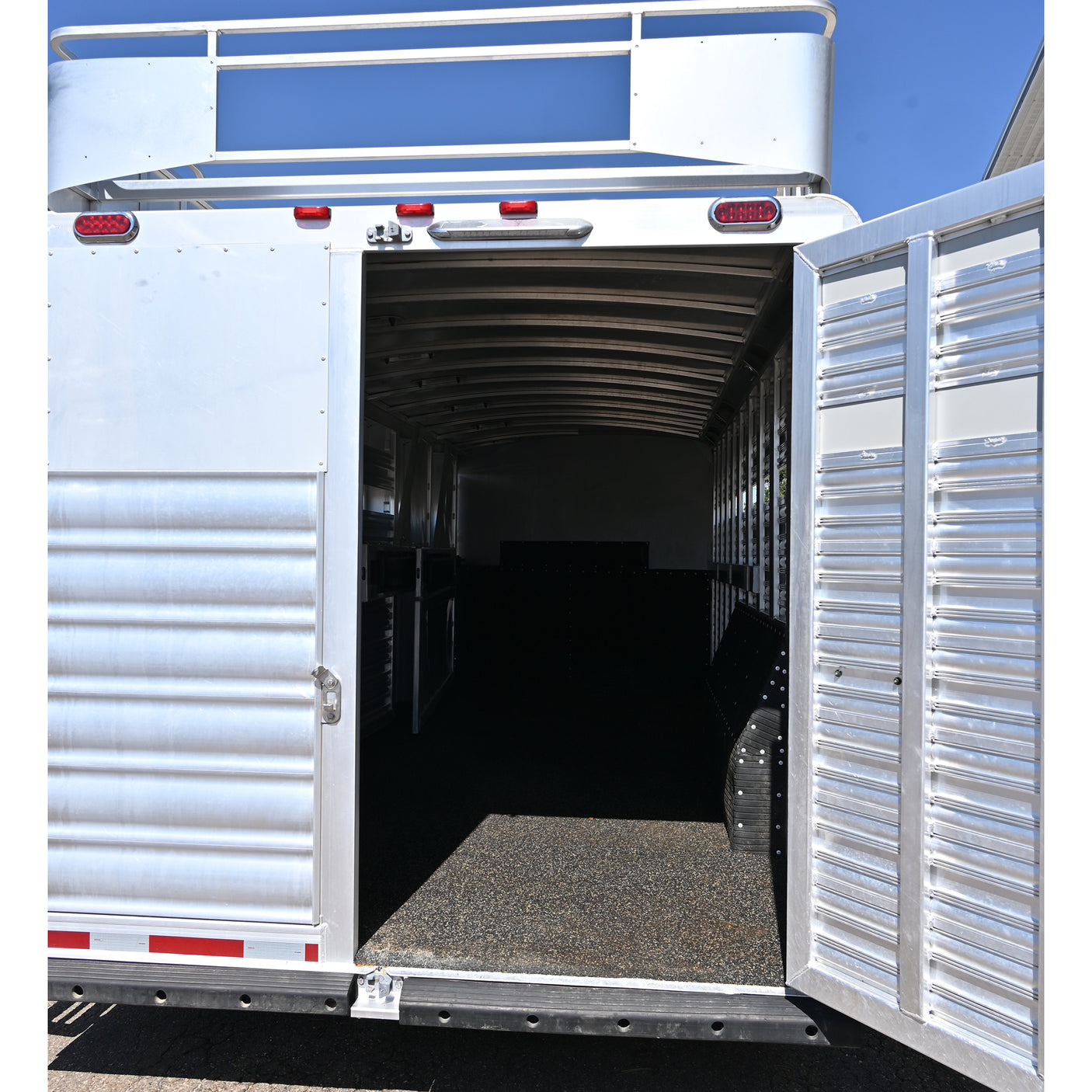 2022 Platinum Coach 6 Horse Trailer Stock Combo with Trainer's Tack