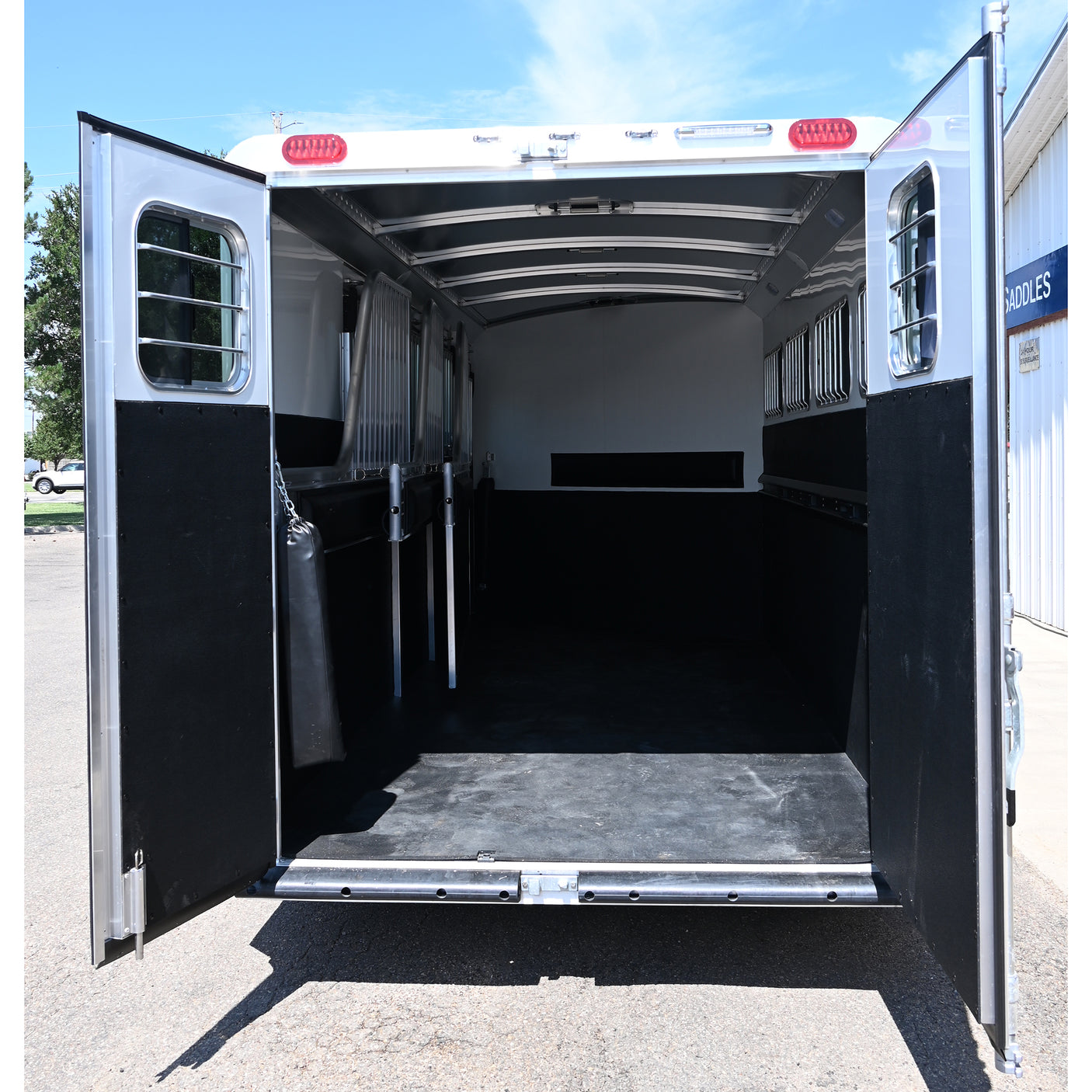 2027 4 Star 4 Horse Slant Convenience Package, 6'10" x 22'