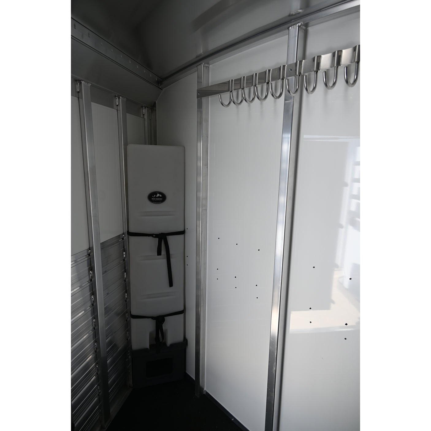 2027 4 Star 4 Horse Slant Convenience Package, 6'10" x 22'