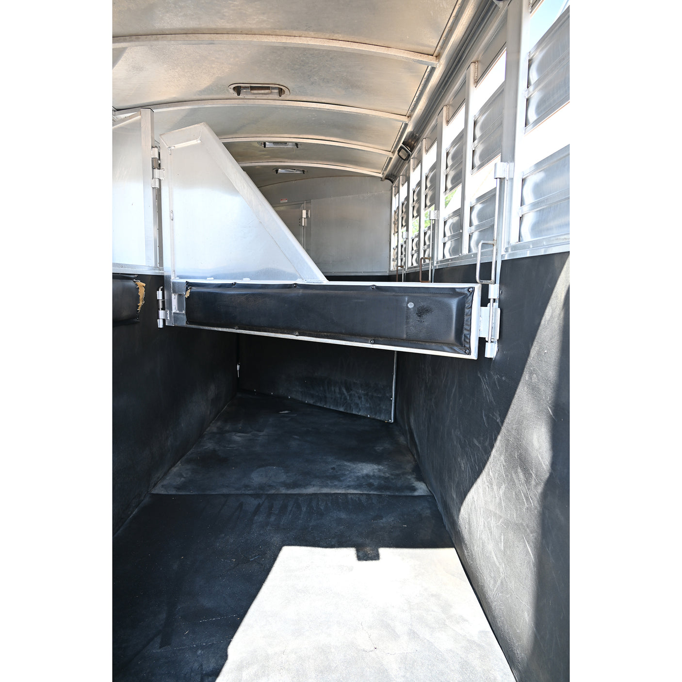2010 Cherokee 4 Horse Trailer with Weekend Package LQ