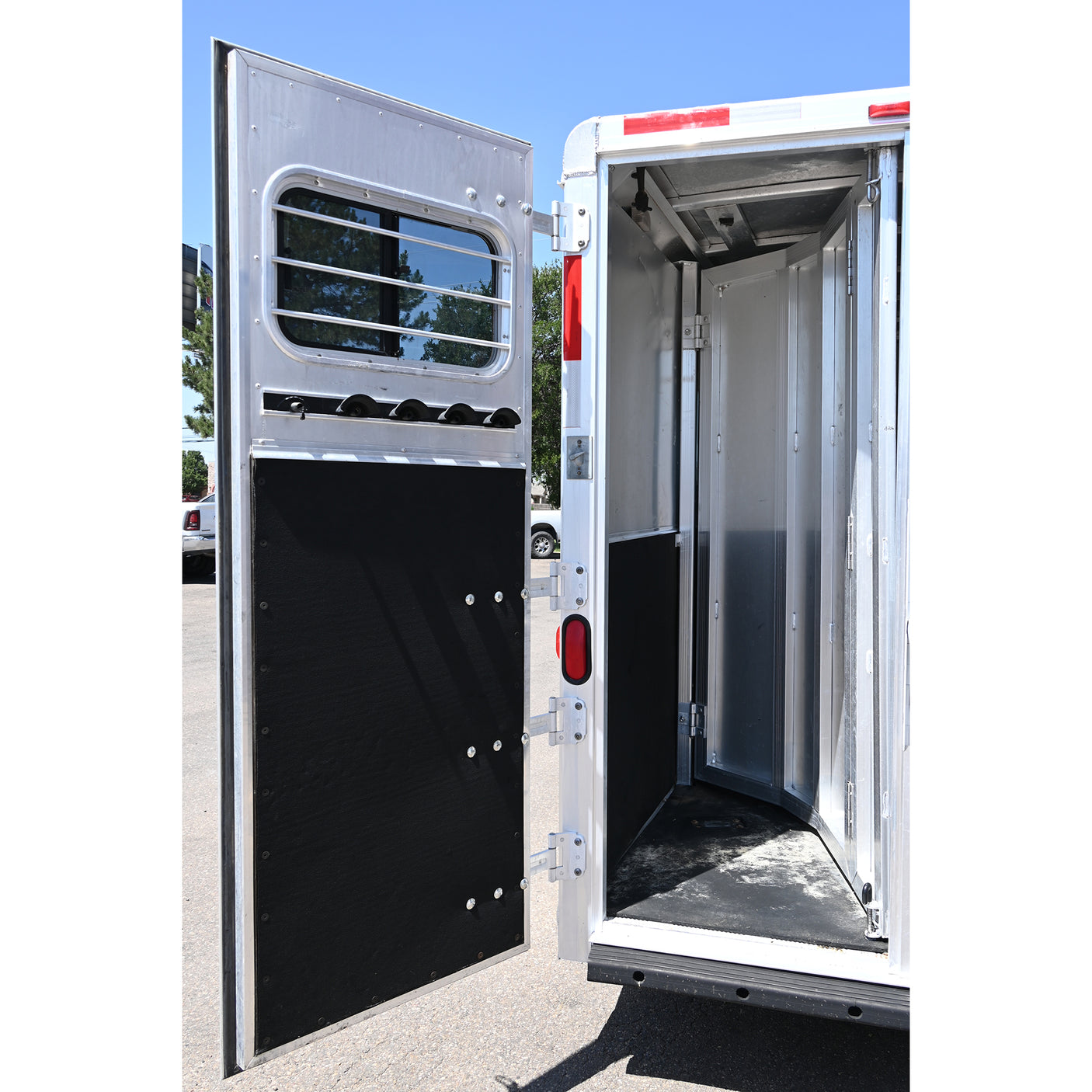2002 Exiss 3 Horse Gooseneck Horse Trailer