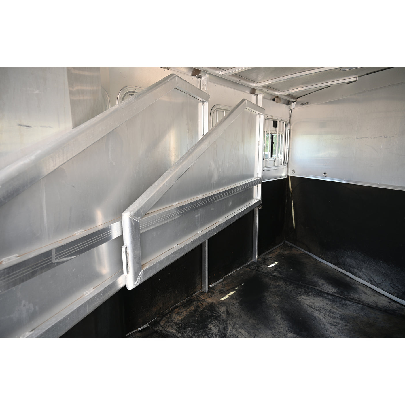 2002 Exiss 3 Horse Gooseneck Horse Trailer