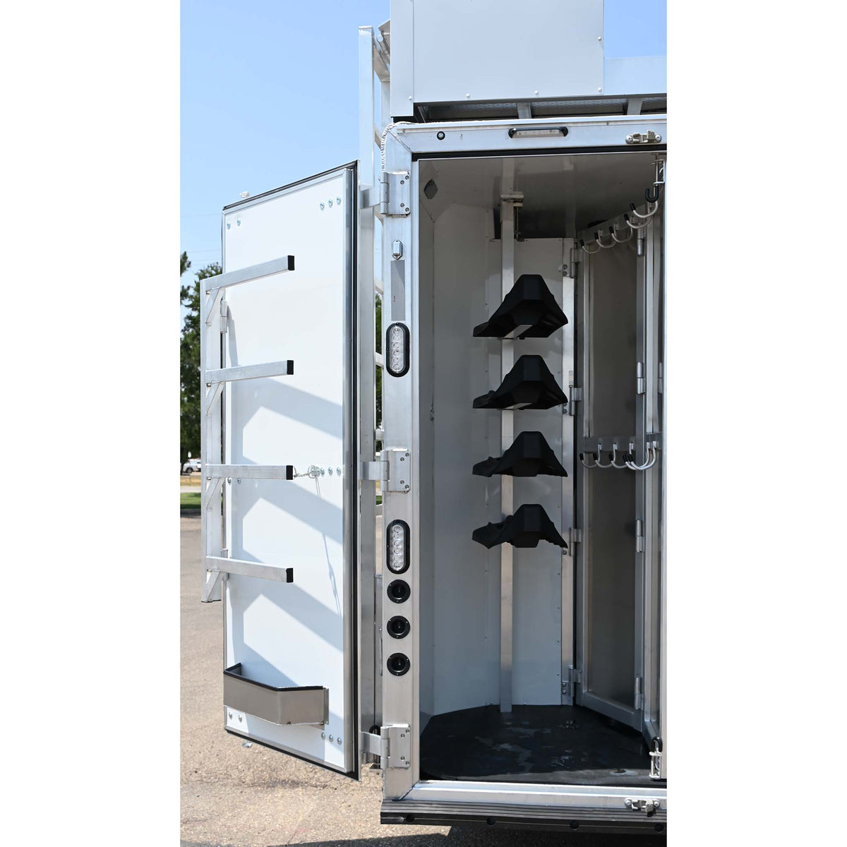 2027 Lakota Charger 4 Horse Trailer with 16' LQ, Spread Axle