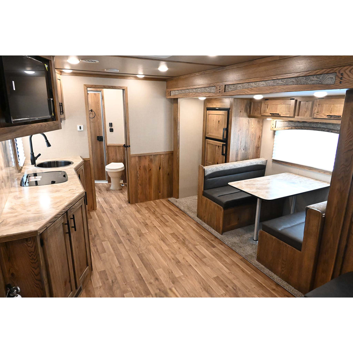 2027 Lakota Charger 4 Horse Trailer with 16' LQ, Spread Axle