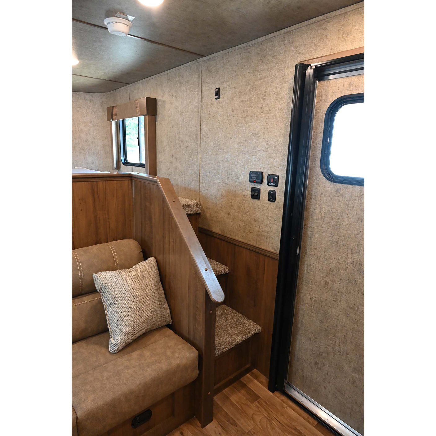 2027 Lakota Legacy 3 Horse Trailer with 9' Living Quarter