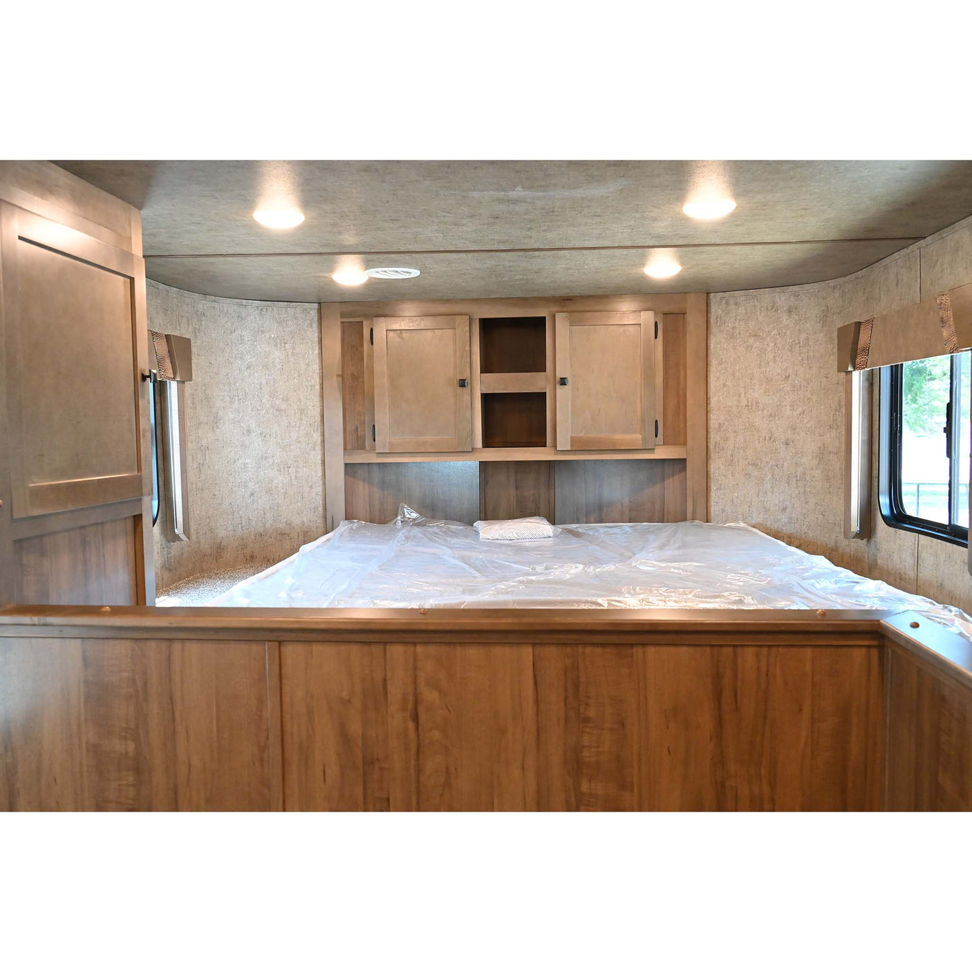 2027 Lakota Legacy 3 Horse Trailer with 9' Living Quarter
