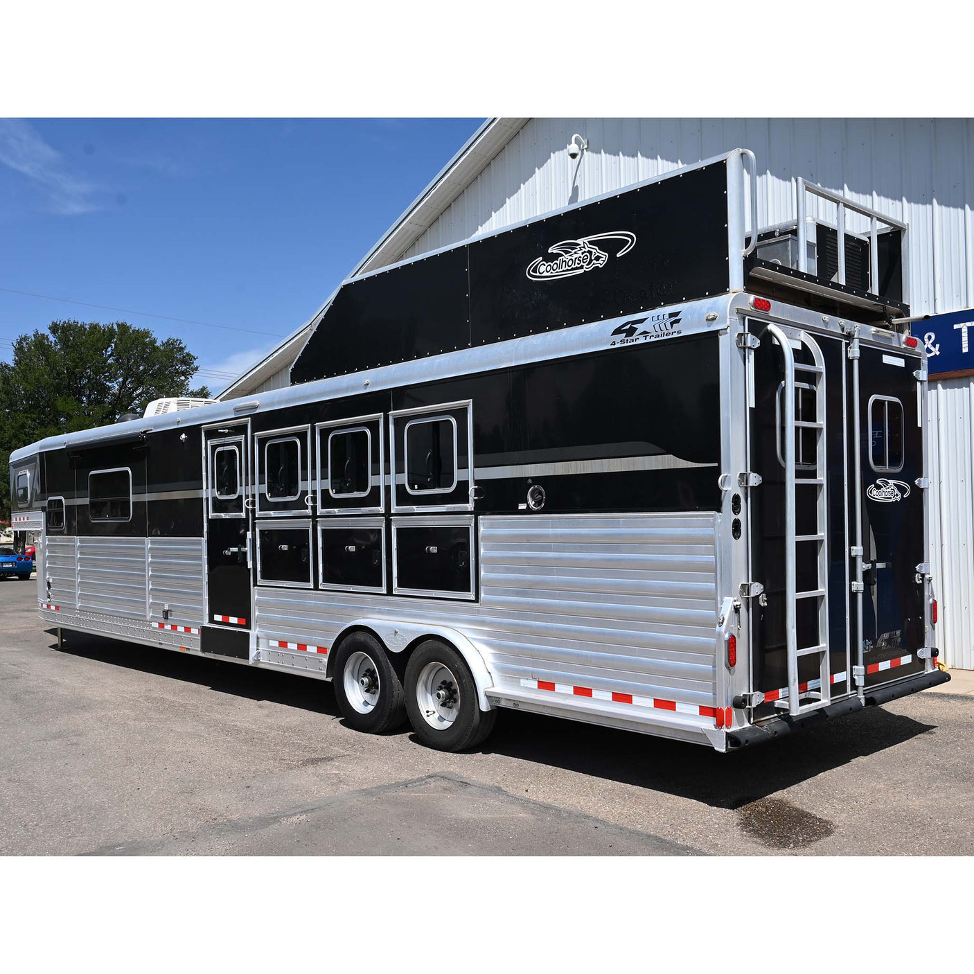 2018 4 Star 4 Horse with 15' LQ, Side Load, Hay Pod, Generator, Slide Out