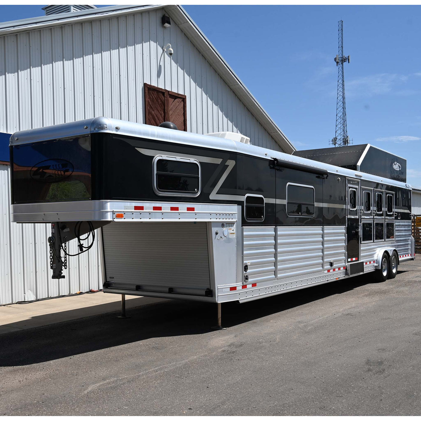 2018 4 Star 4 Horse with 15' LQ, Side Load, Hay Pod, Generator, Slide Out