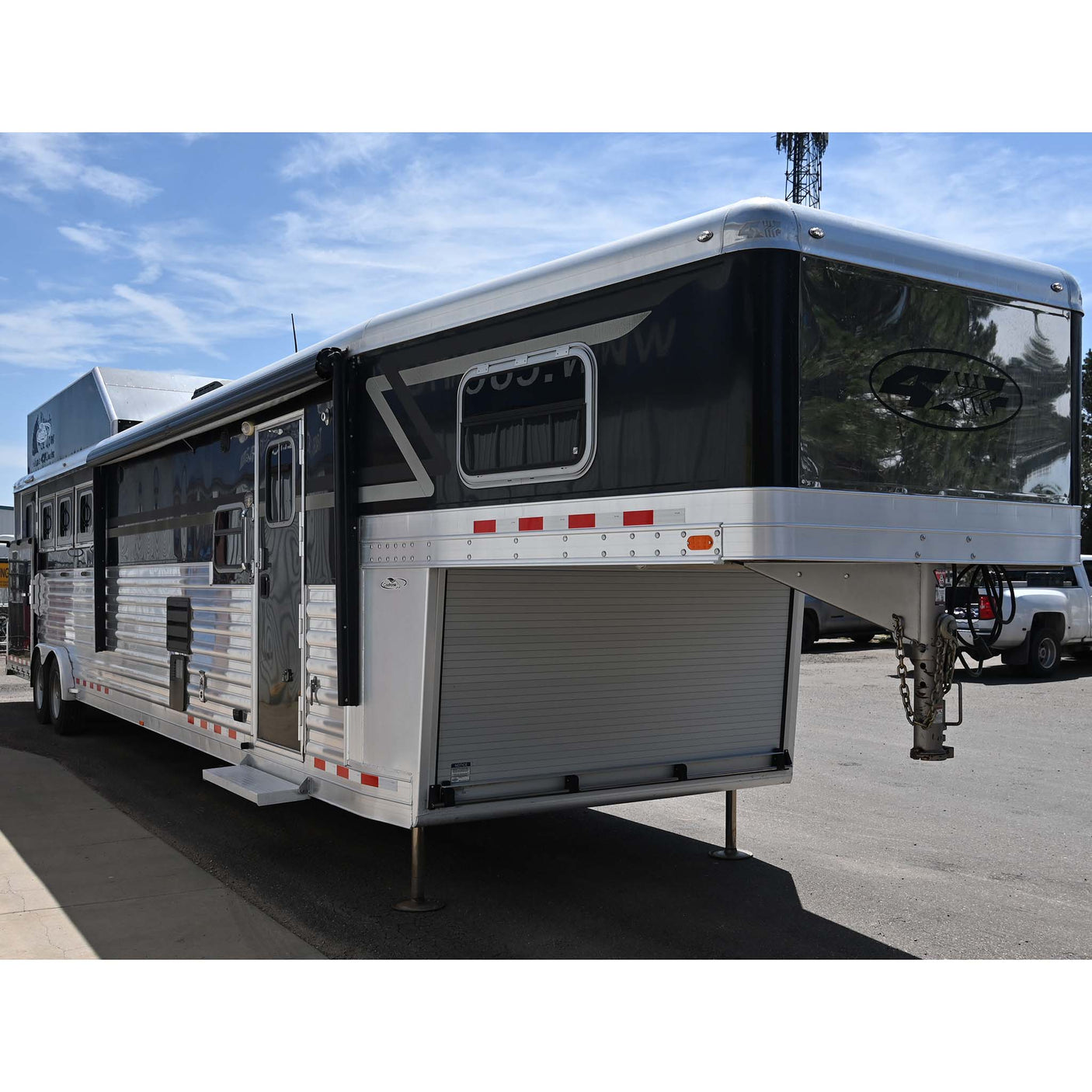 2018 4 Star 4 Horse with 15' LQ, Side Load, Hay Pod, Generator, Slide Out