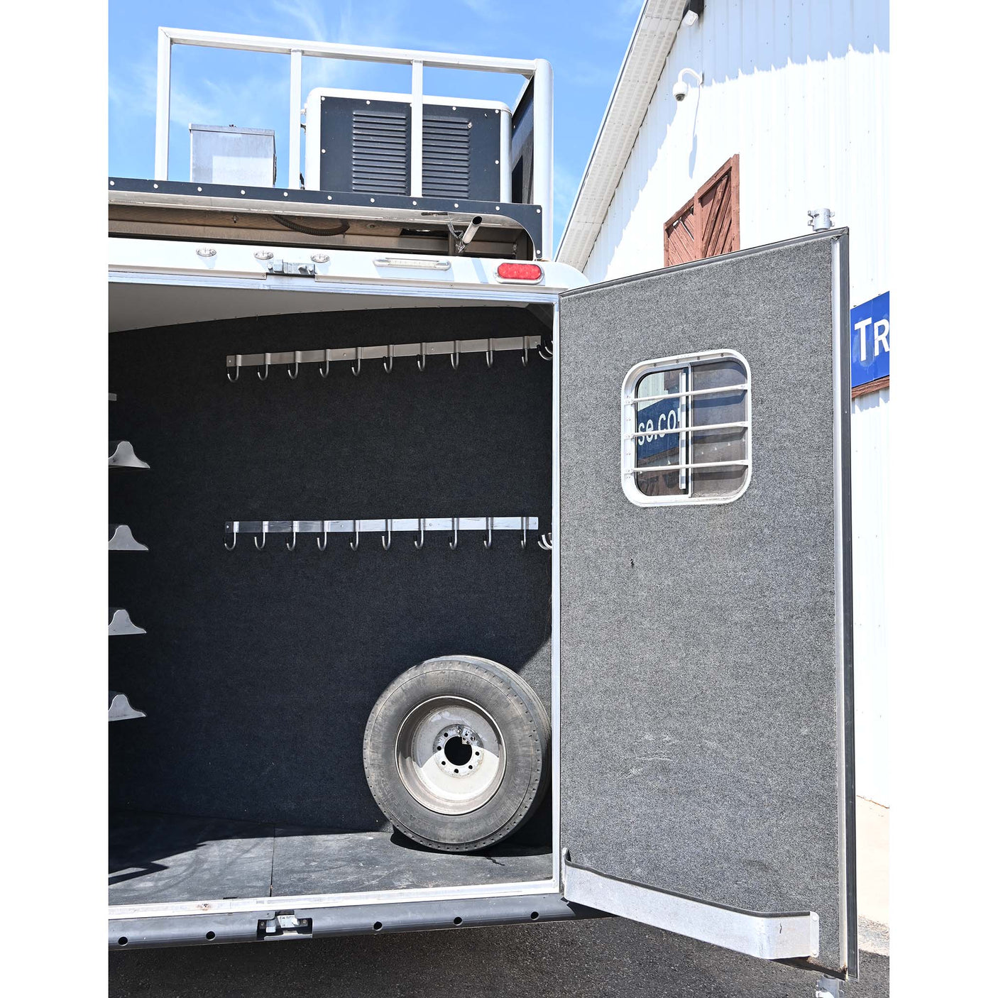 2018 4 Star 4 Horse with 15' LQ, Side Load, Hay Pod, Generator, Slide Out