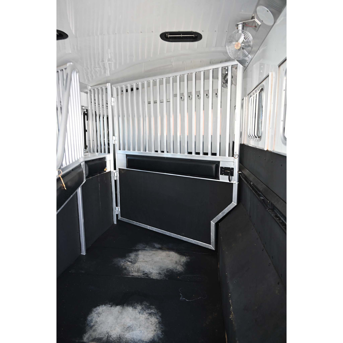 2018 4 Star 4 Horse with 15' LQ, Side Load, Hay Pod, Generator, Slide Out