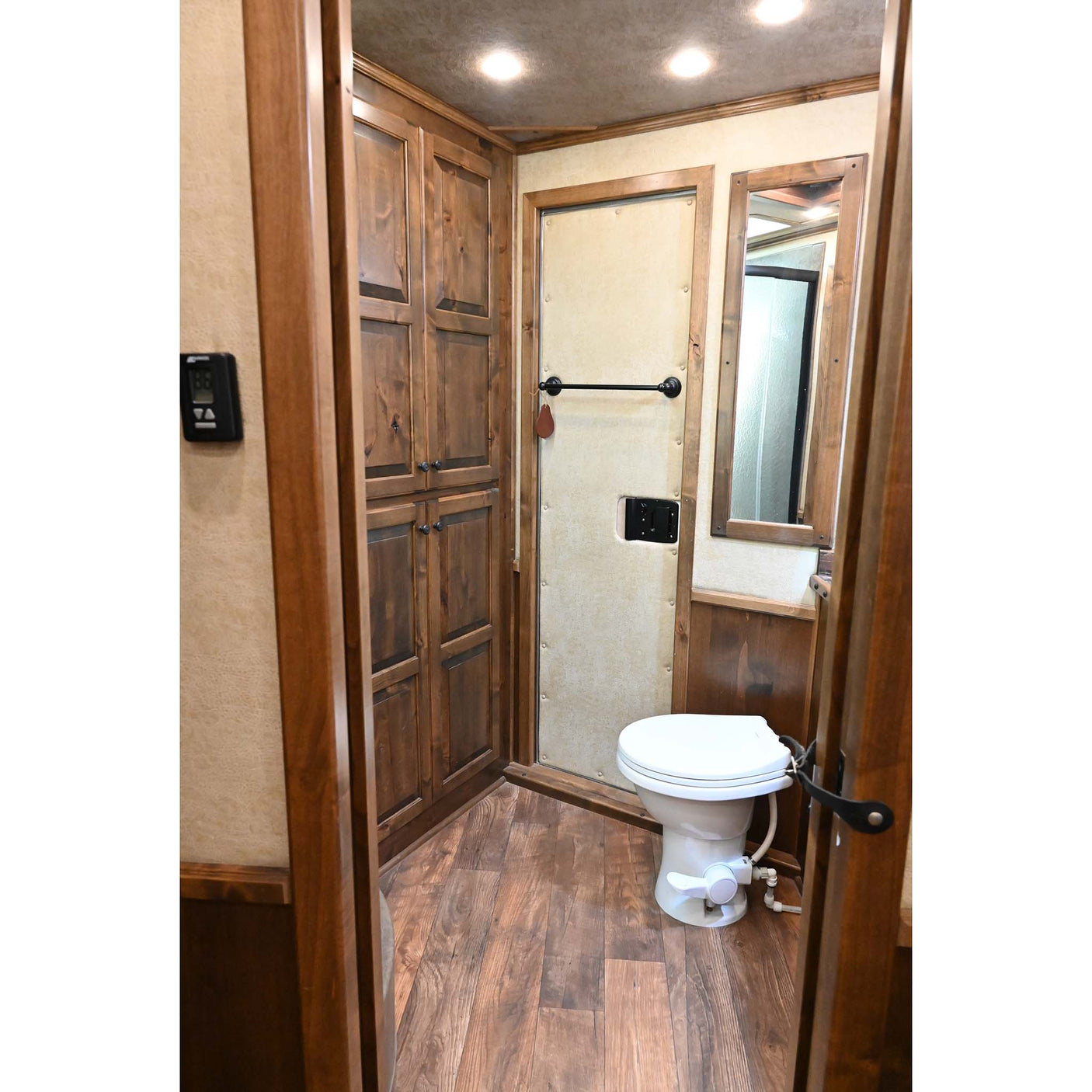 2018 4 Star 4 Horse with 15' LQ, Side Load, Hay Pod, Generator, Slide Out