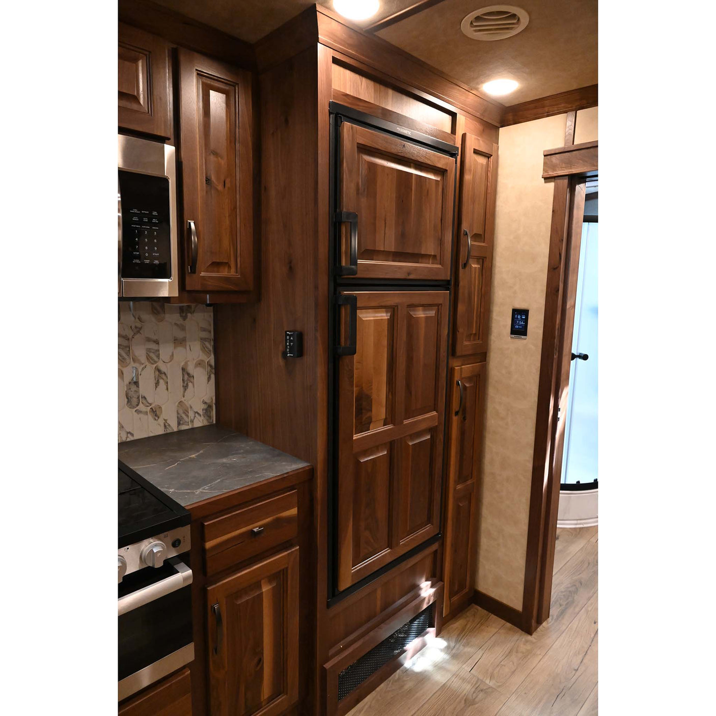 2027 Lakota Bighorn 4 Horse Trailer, Side Load, 18' LQ Model BI8418TCE