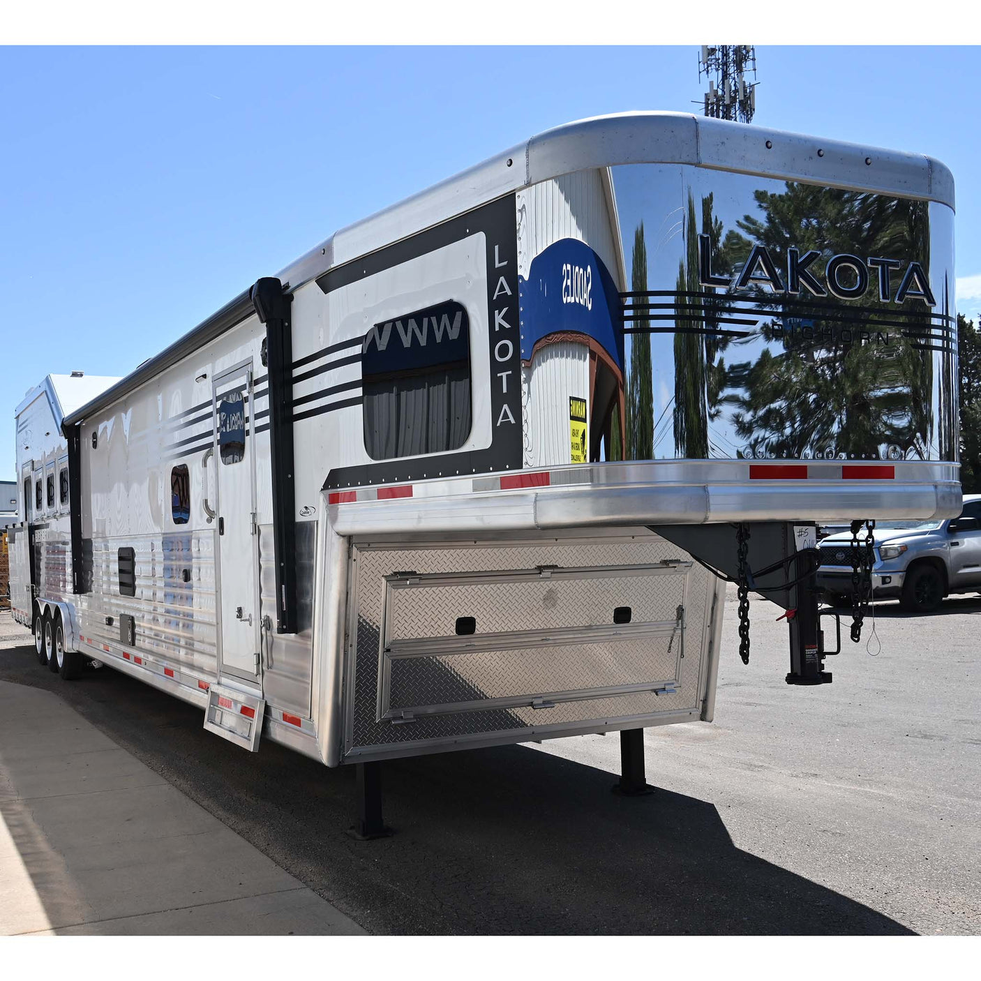 2027 Lakota Bighorn 4 Horse Trailer, Side Load, 18' LQ Model BI8418TCE