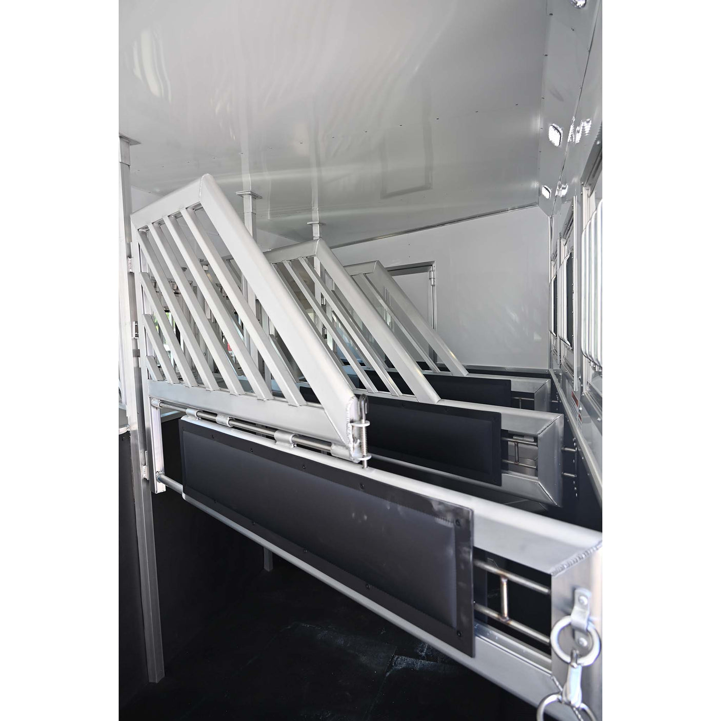 2027 Lakota Bighorn 4 Horse Trailer, Side Load, 18' LQ Model BI8418TCE