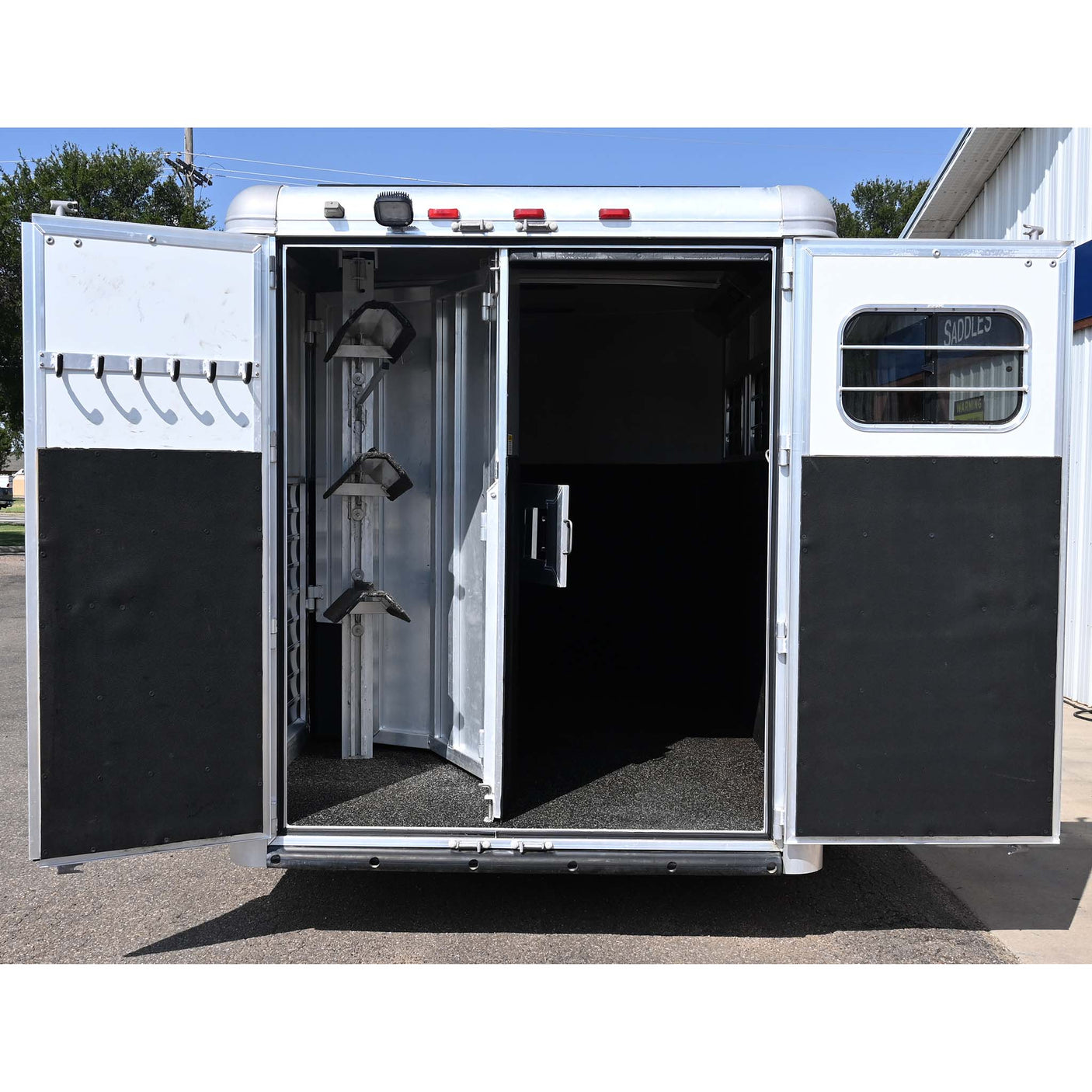 2017 Hart 3 Horse Trailer GN, Dressing Room with AC, Batteries, and Awning