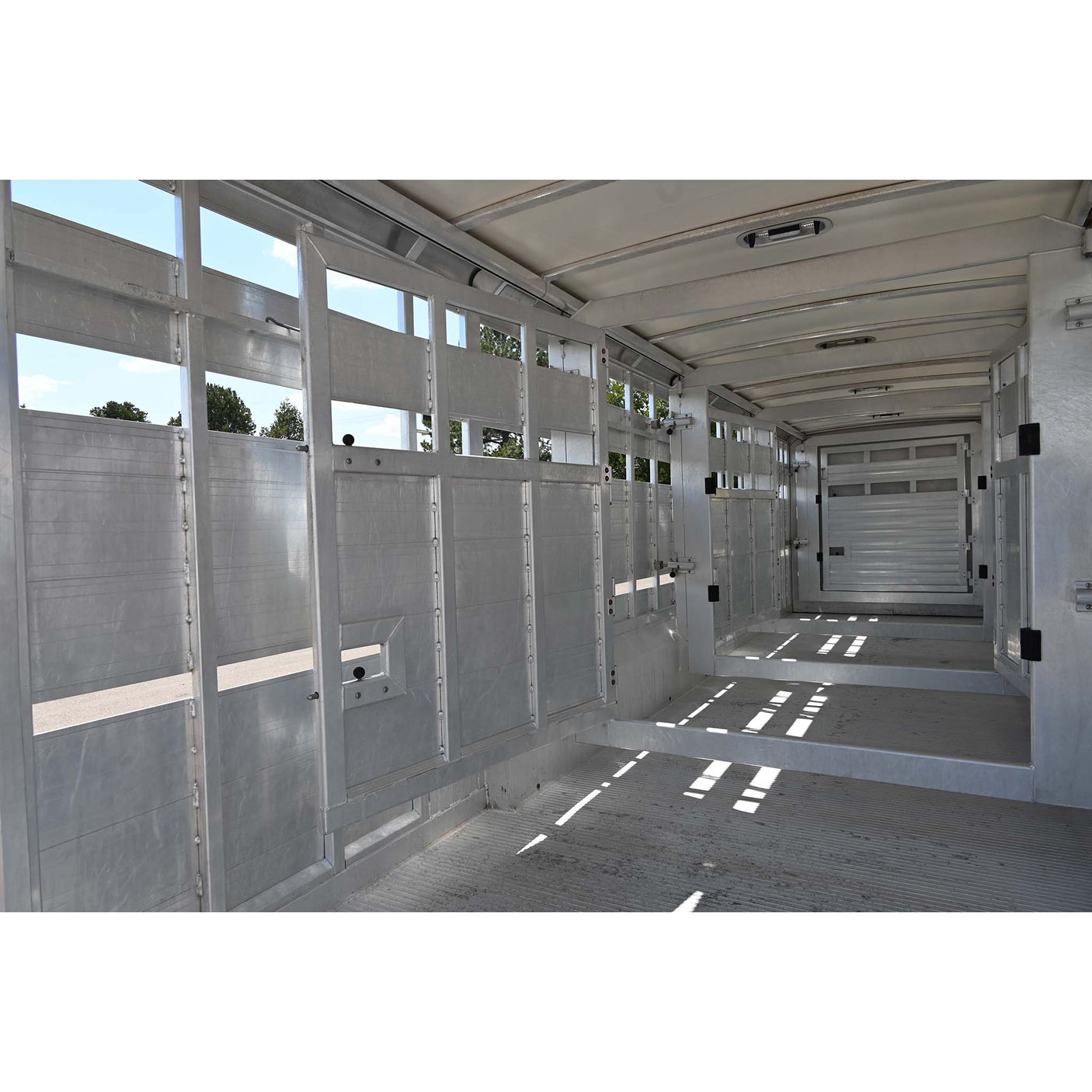 2019 Cimarron 32' Stock Combo Trailer, Double Tack Room, Triple Axle