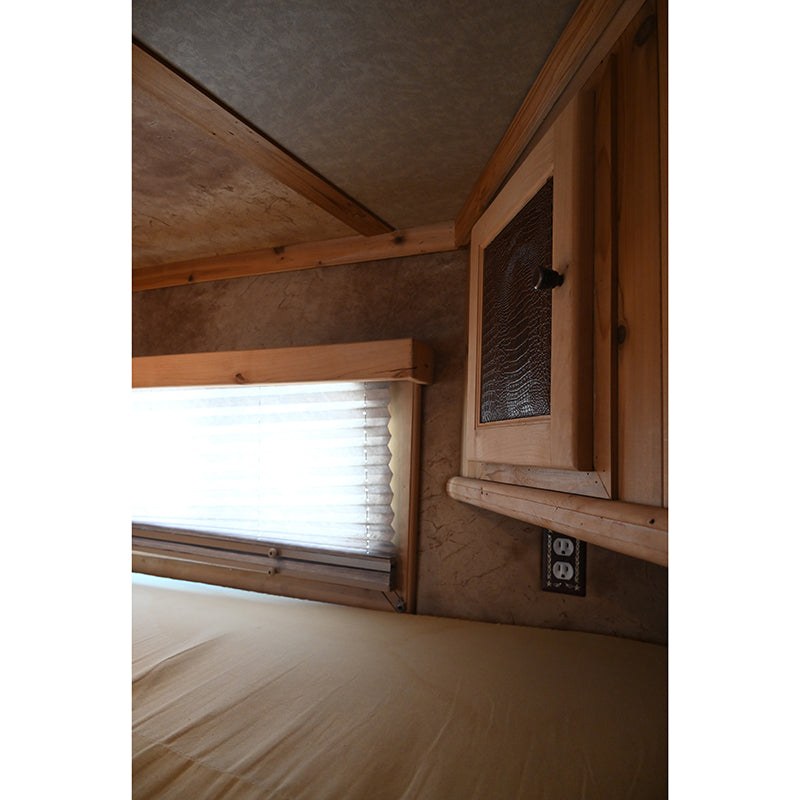 2001 Cimarron 4 Horse 6' Living Quarter Horse Trailer- Reverse Auction Listing