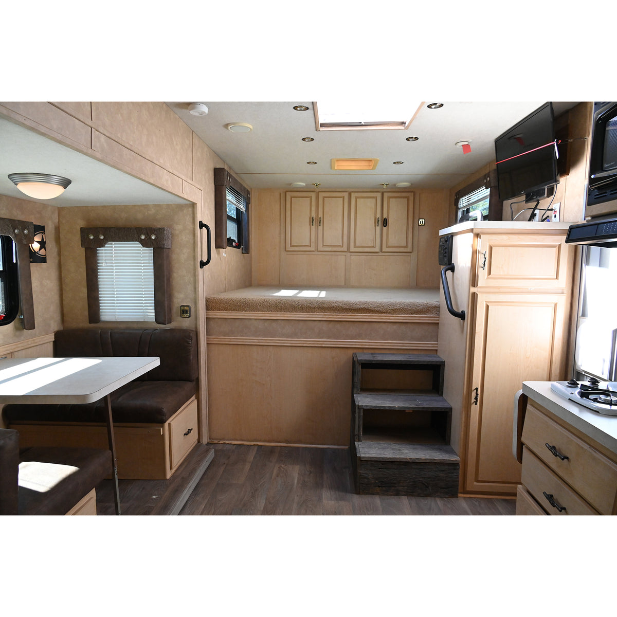 2006 SilverLite 3 Horse Trailer with 12' Living Quarter