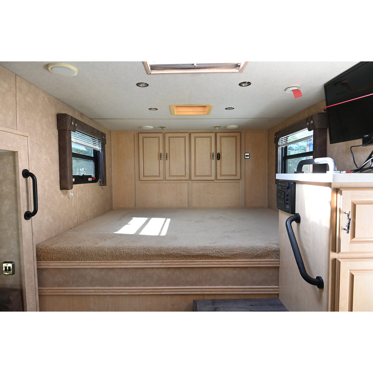 2006 SilverLite 3 Horse Trailer with 12' Living Quarter