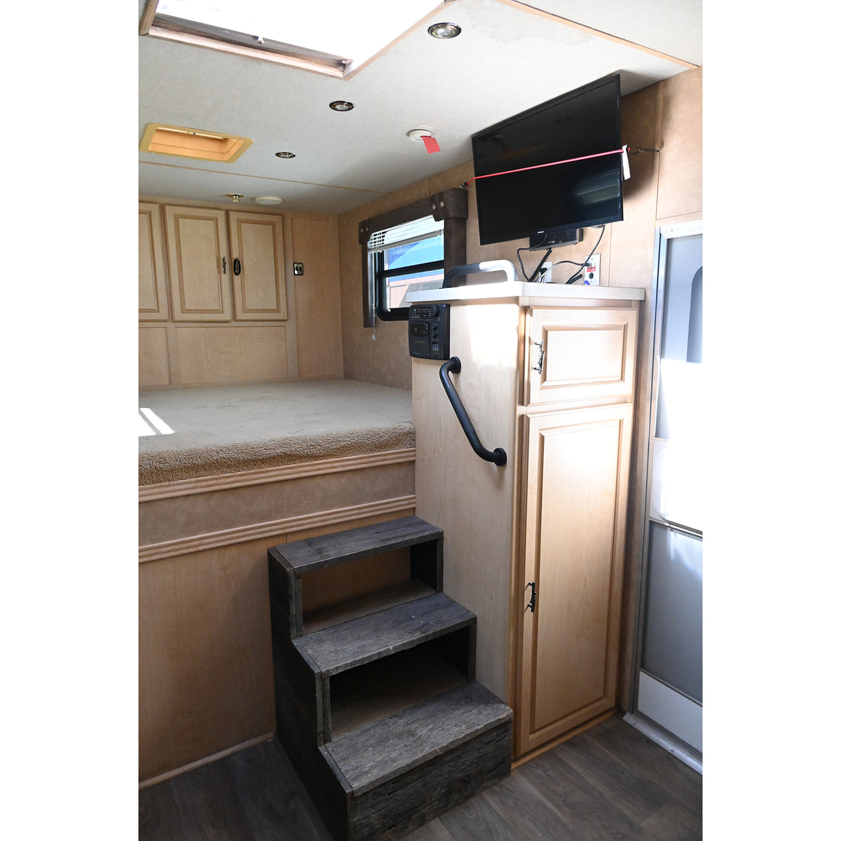 2006 SilverLite 3 Horse Trailer with 12' Living Quarter