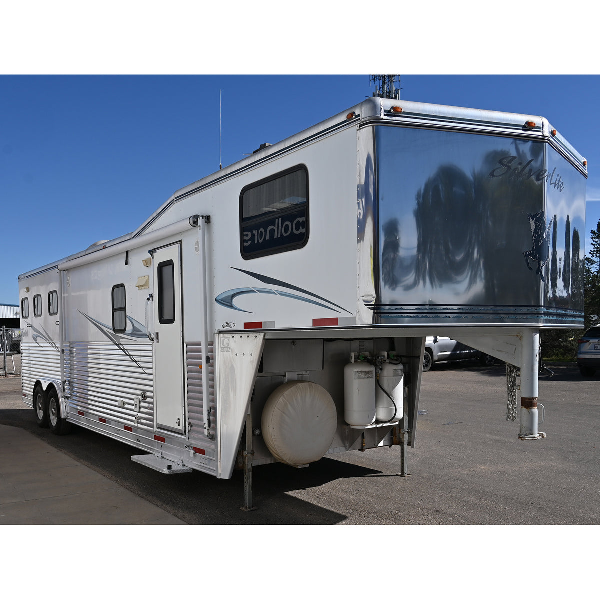 2006 SilverLite 3 Horse Trailer with 12' Living Quarter