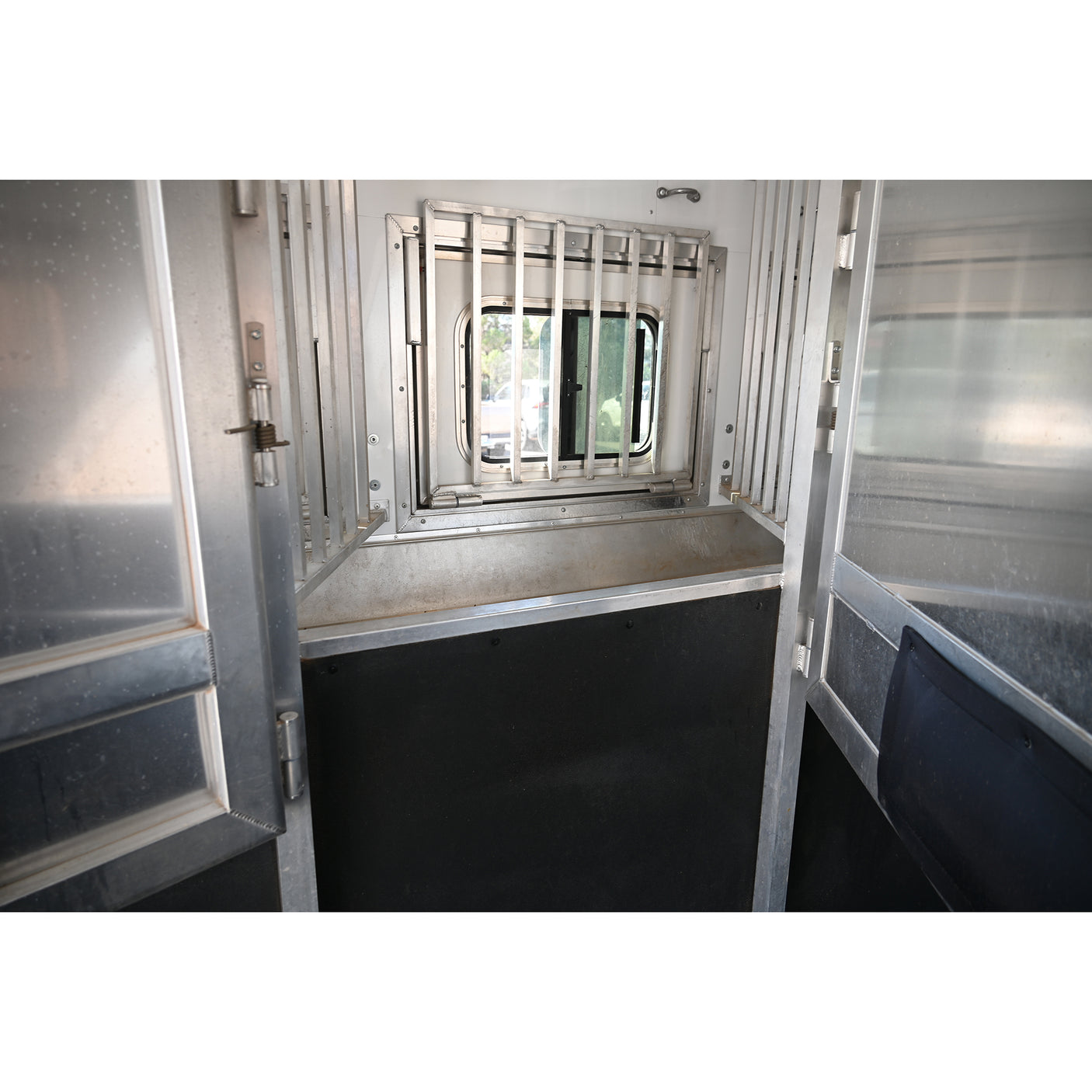 2025 Lakota Charger 4 Horse 11' Living Quarter Model C8411RKSL