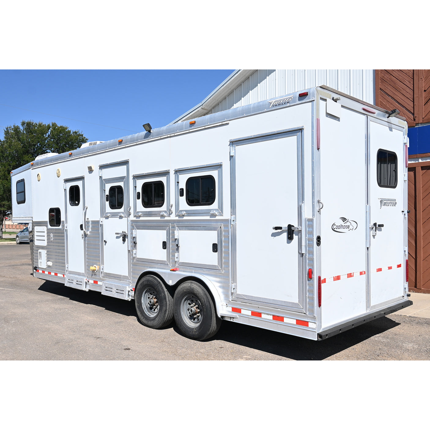 2008 Twister 3 Horse 10' Living Quarter Horse Trailer