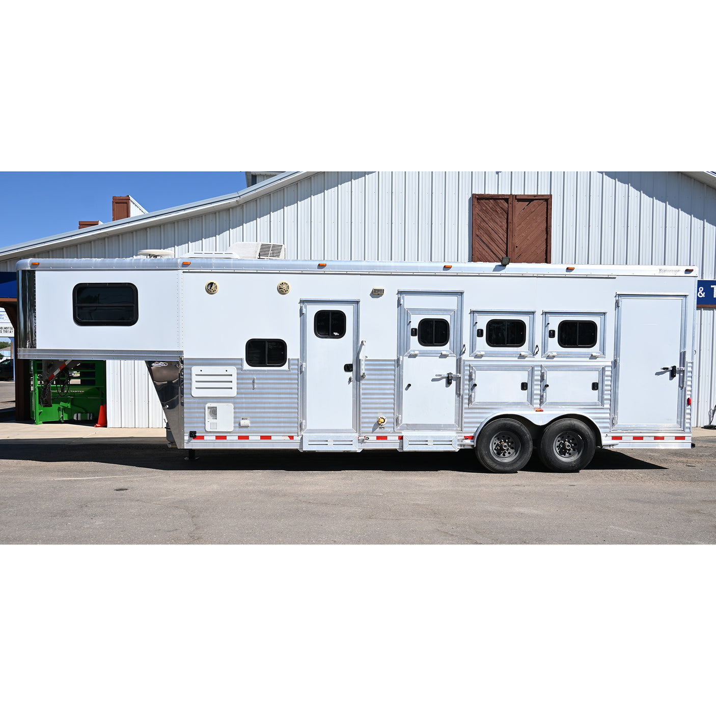 2008 Twister 3 Horse 10' Living Quarter Horse Trailer