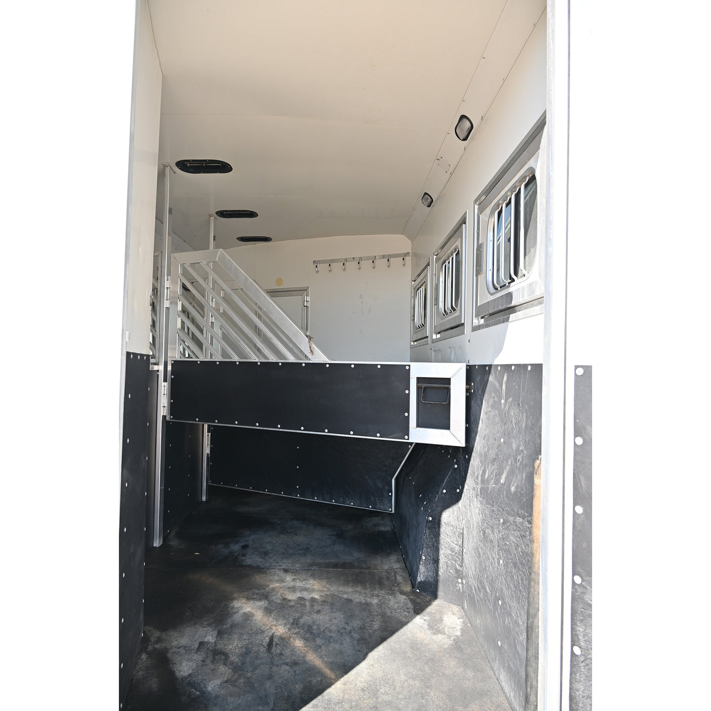 2008 Twister 3 Horse 10' Living Quarter Horse Trailer