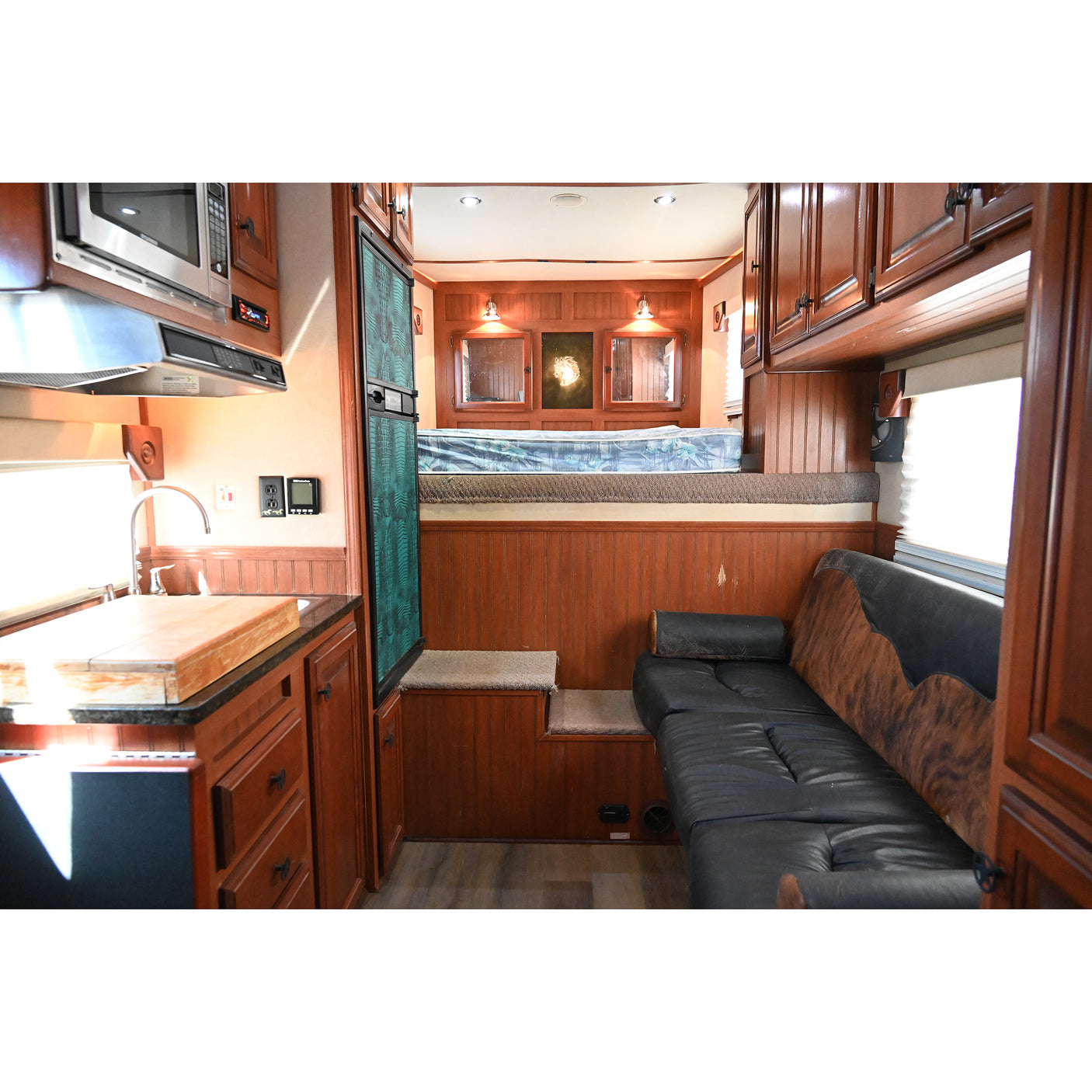 2008 Twister 3 Horse 10' Living Quarter Horse Trailer