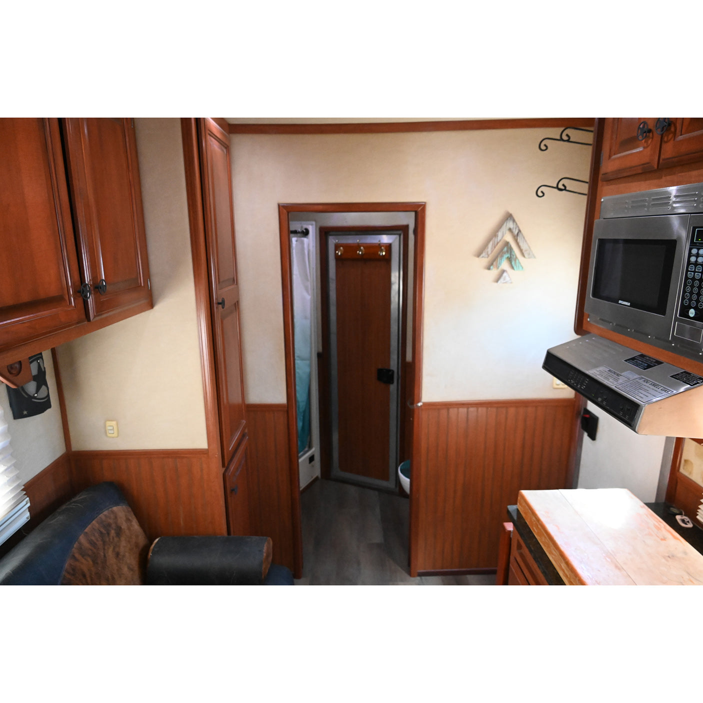 2008 Twister 3 Horse 10' Living Quarter Horse Trailer
