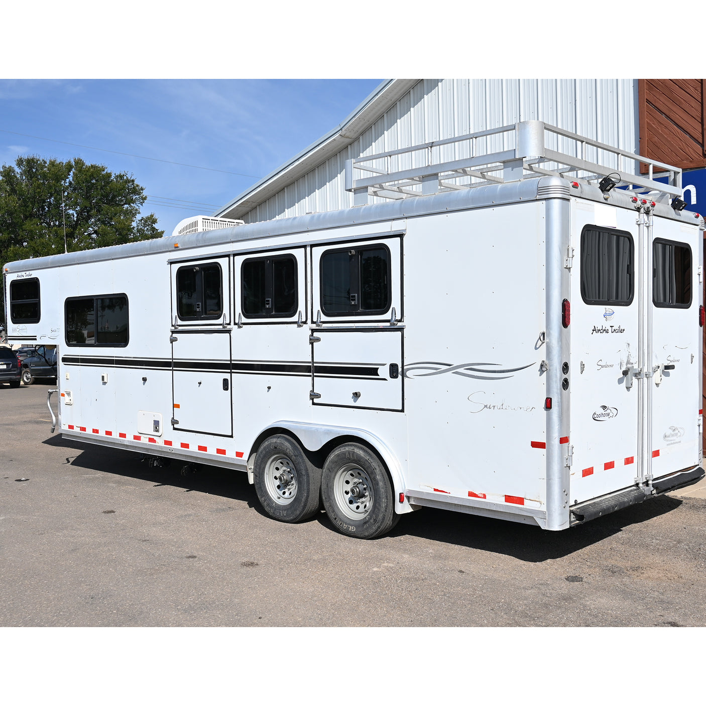 2007 Sundowner Sunlite 727 3 Horse 9' Living Quarter Trailer
