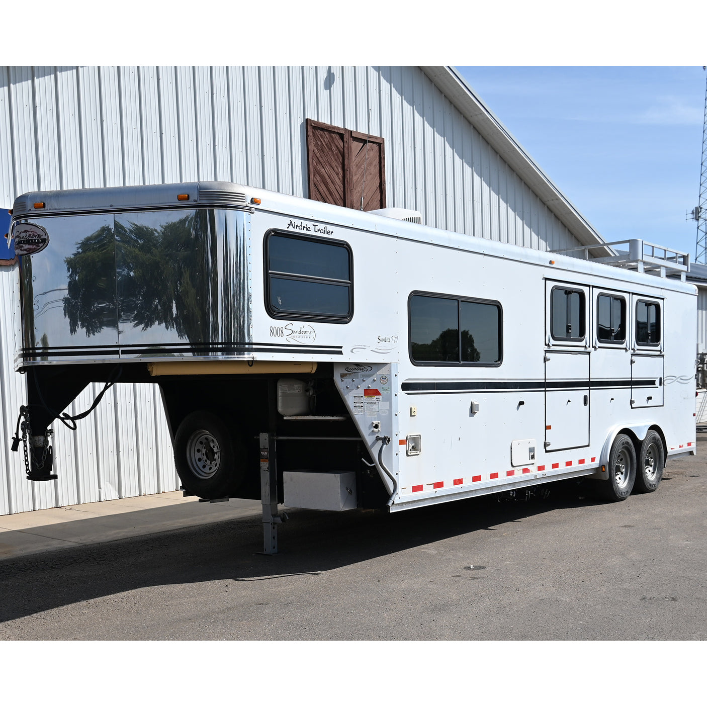 2007 Sundowner Sunlite 727 3 Horse 9' Living Quarter Trailer