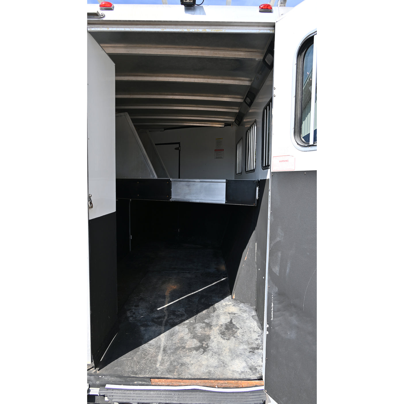2007 Sundowner Sunlite 727 3 Horse 9' Living Quarter Trailer
