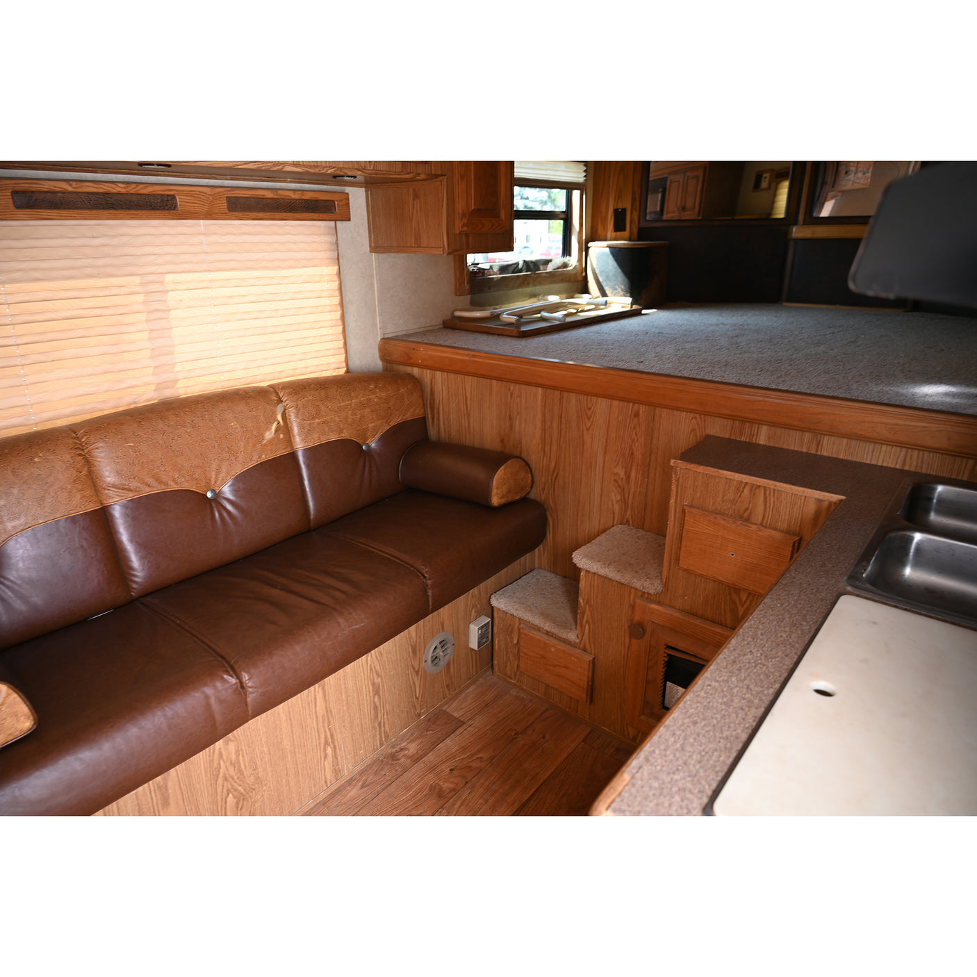 2007 Sundowner Sunlite 727 3 Horse 9' Living Quarter Trailer