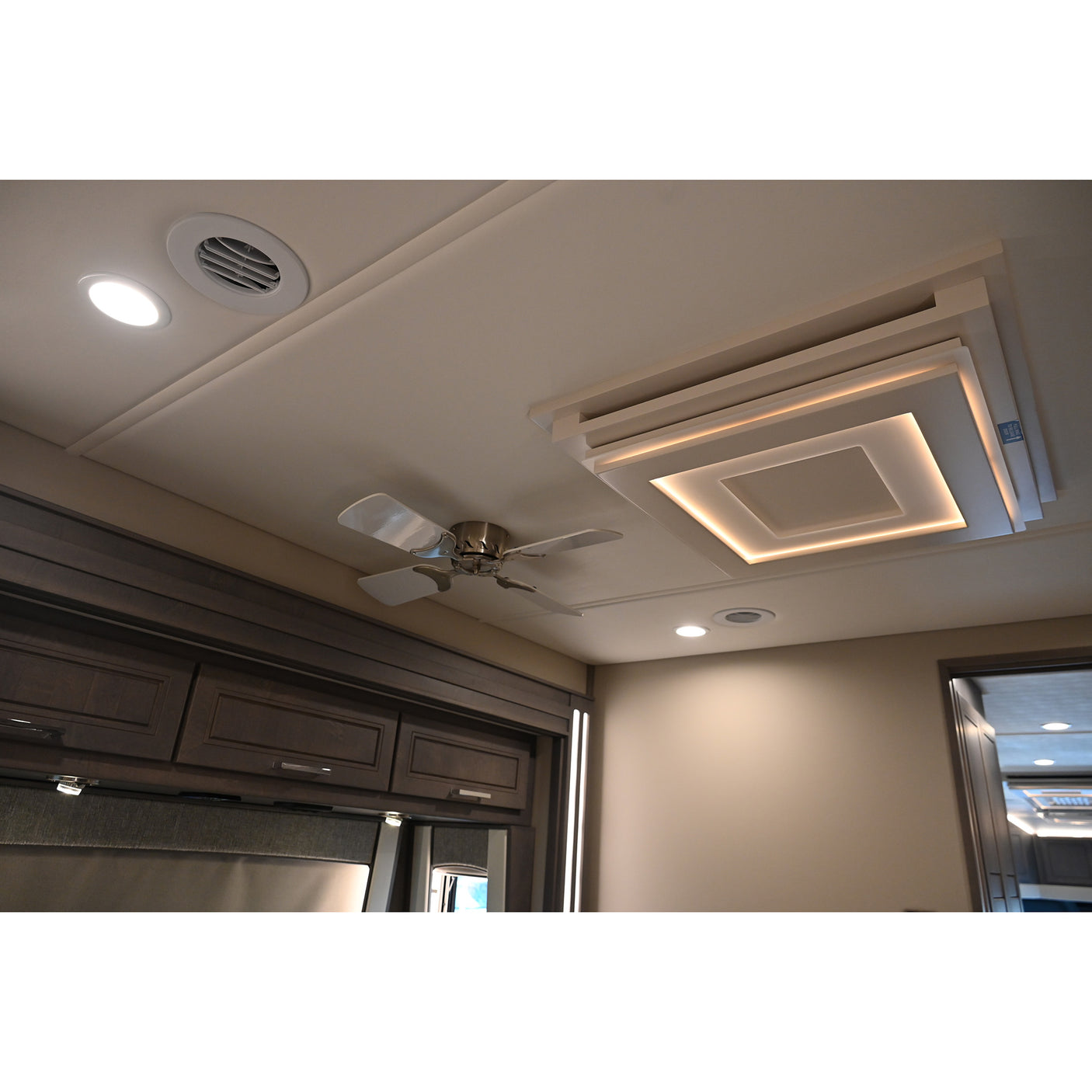 SOLD! 2026 Renegade XL 45' Super C X45BBC Bunk House Model, Freightliner Cascadia 600HP