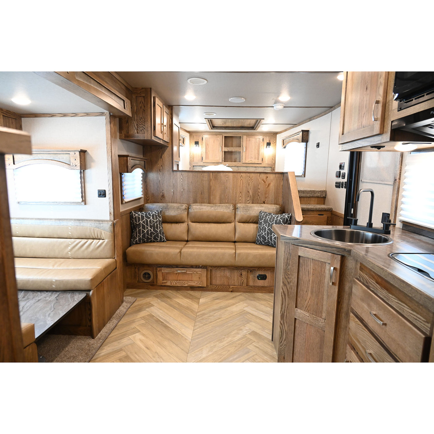 2026 Lakota Charger Stock Combo 13' LQ, 14' Stock Area Model CHL81413SR