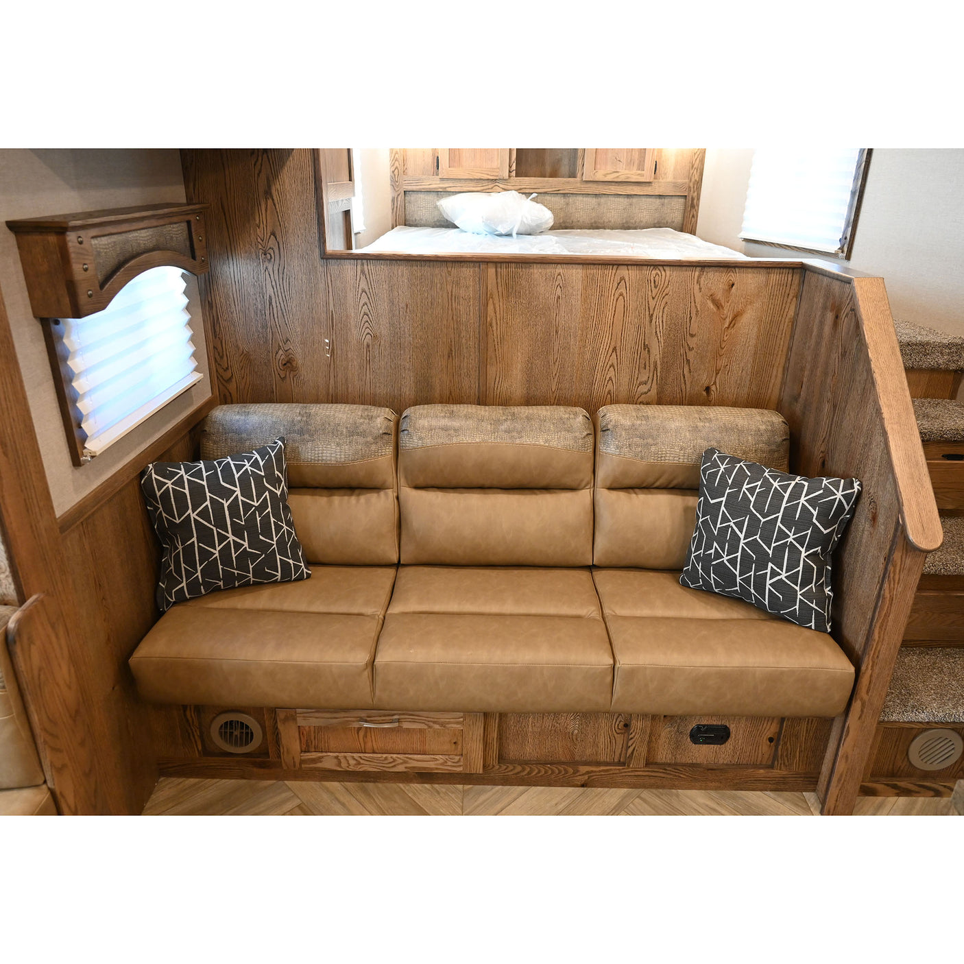 2026 Lakota Charger Stock Combo 13' LQ, 14' Stock Area Model CHL81413SR