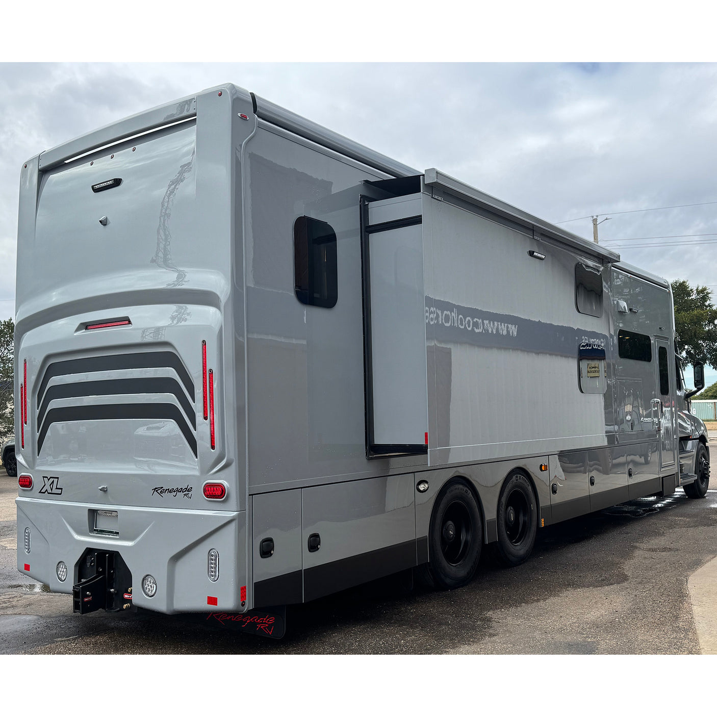 SOLD! 2026 Renegade XL 45' Super C X45BBC Bunk House Model, Freightliner Cascadia 600HP